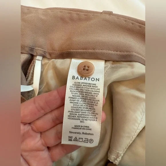 Aritzia Babaton Pleated Mid-Thigh Shorts Size 2 $50 - Picture 10 of 12